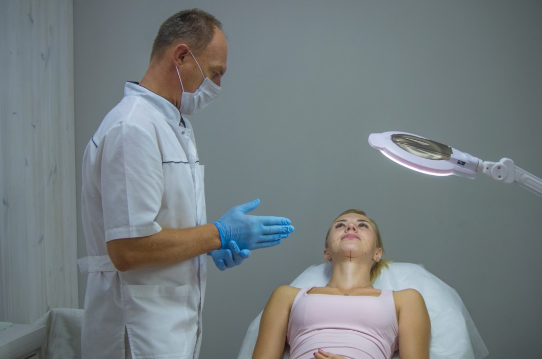 Choosing a Plastic Surgeon Choosing the Right Facial